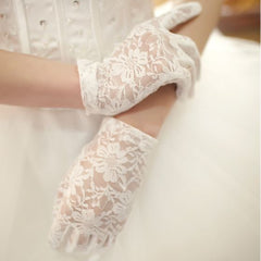 Nessiworld White Color Short Lace Gloves
