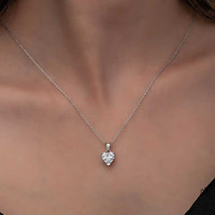 Collier femme cœur en argent et pierre blanche