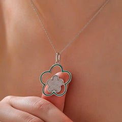 Gümüş Çiçek Desenli Kadın Kolye