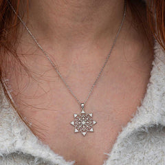 Silver Flower Patterned Women's Necklace