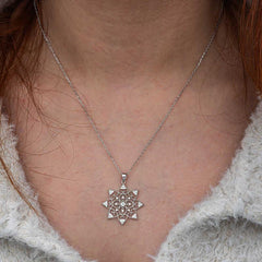 Silver Flower Patterned Women's Necklace