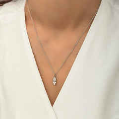 Collier pour femme avec solitaire en forme de goutte de rosée en argent