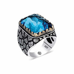 Bague homme carrée en argent et pierre bleue zircone à motifs