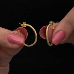 Boucles d'oreilles créoles crayon argent et or pour femme