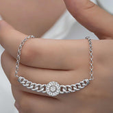 Collier pour femme en argent avec chaîne gourmette et pierre baguette ronde