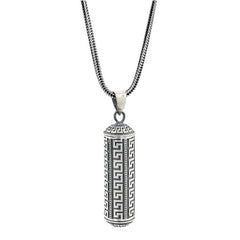 Collier contenant une amulette ouvrable en argent