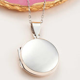 Collier pour femme avec médaillon recouvert d'argent