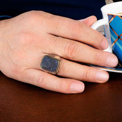Bague homme carrée en argent et zircon bleu marine