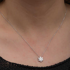 Collier minimaliste en argent pour femme avec flocon de neige