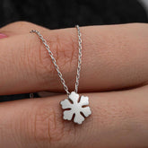 Collier minimaliste en argent pour femme avec flocon de neige