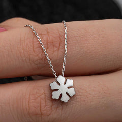 Collier minimaliste en argent pour femme avec flocon de neige