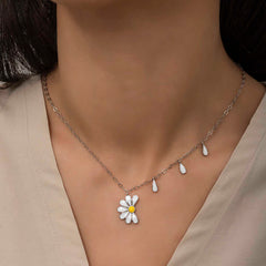 Gümüş Rodyum Papatya Seviyor Sevmiyor Bayan Kolye