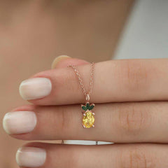 Collier en argent avec motif ananas et rose