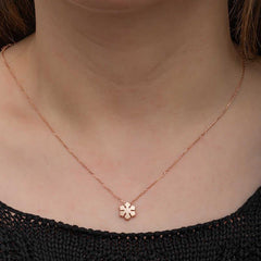 Collier minimaliste flocon de neige en argent rose pour femme