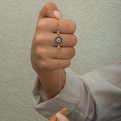 Bracelet femme en perles argentées et rose contre le mauvais œil