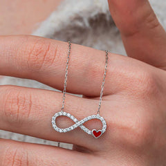 Collier pour femme en argent avec cœur rouge et infini