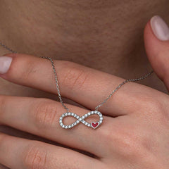 Collier pour femme en argent avec cœur rouge et infini
