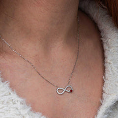 Collier pour femme en argent avec cœur rouge et infini