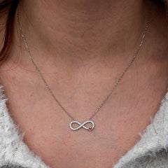 Collier pour femme en argent avec cœur rouge et infini