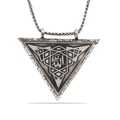 Collier amulette Allah ouvrable en forme de triangle argenté