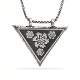 Collier amulette en forme de fleur triangulaire en argent ouvrable