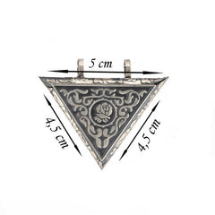 Collier amulette rose ouvrable en forme de triangle argenté