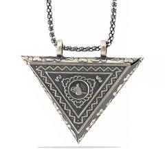 Gümüş Üçgen İçi Açılabilen Tuğra Muskalık Kolye