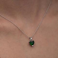 Collier femme cœur en argent et pierre verte