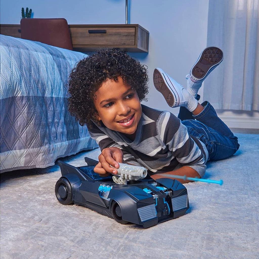 037676 DC Comics Tech Defender Batmobile -Spinmaster