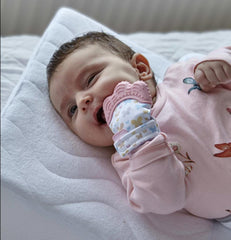 Nessiworld Teether Glove 526 Pink