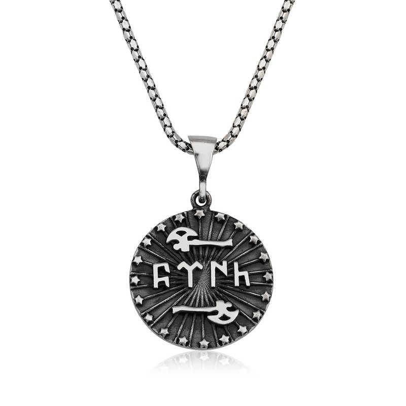 Collier avec inscription turque en argent et hache