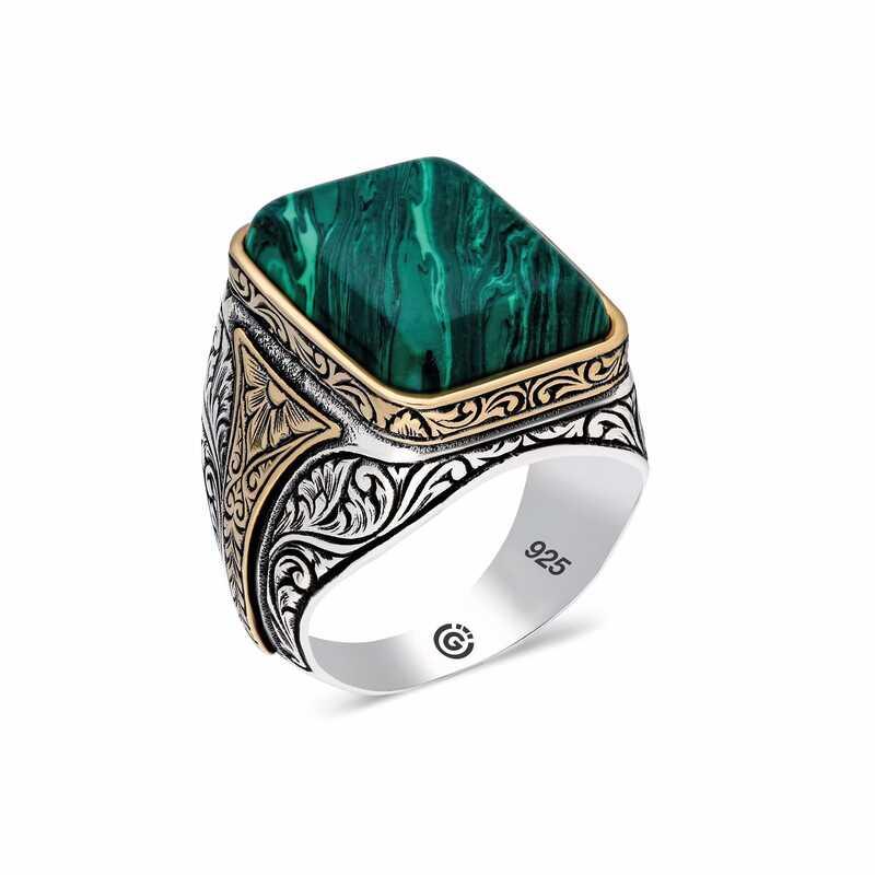 Bague homme carrée en argent rayé vert et pierre d'ambre resserrée