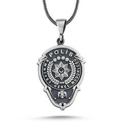 Collier en argent avec blason de la police