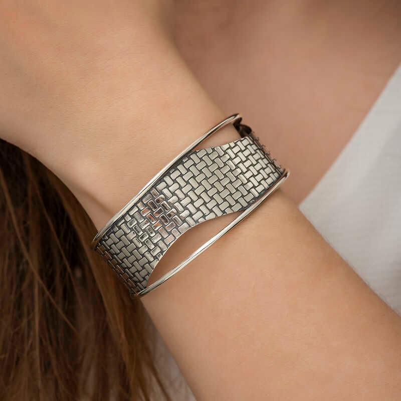 Bracelet pour femme en argent à motifs antiques