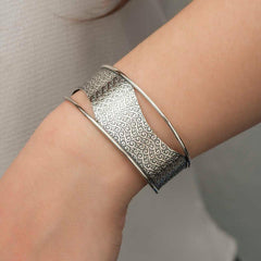 Bracelet pour femme en argent à motifs antiques