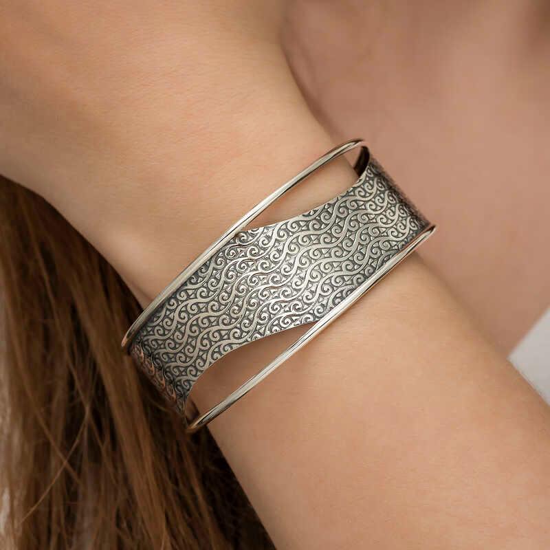 Bracelet pour femme en argent à motifs antiques