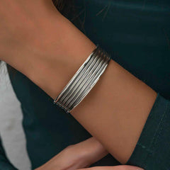 Bracelet pour femme en argent à motifs antiques