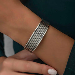 Bracelet pour femme en argent à motifs antiques