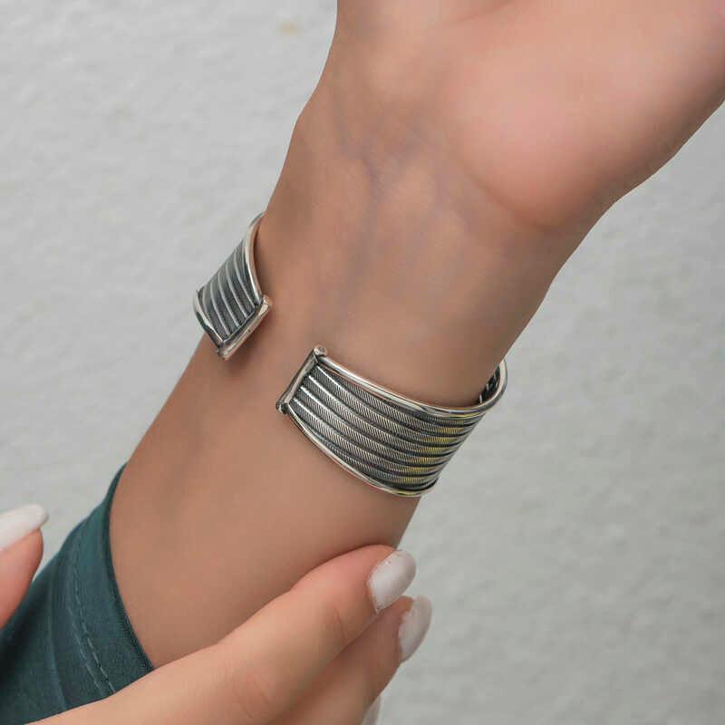 Bracelet pour femme en argent à motifs antiques