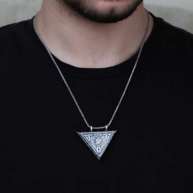 Collier amulette rose ouvrable en forme de triangle argenté