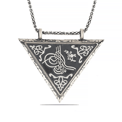 Collier amulette Tughra ouvrable en forme de triangle argenté