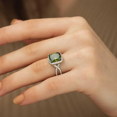 Bague pour femme en argent et vert baguette