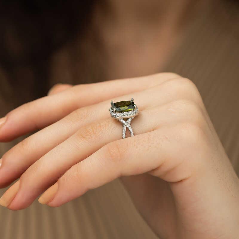 Bague pour femme en argent et vert baguette