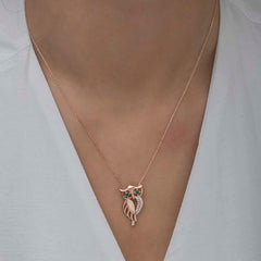 Collier pour femme en argent rose avec hibou aux yeux verts