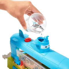 HGV70 Cars Whale Car Wash Playset