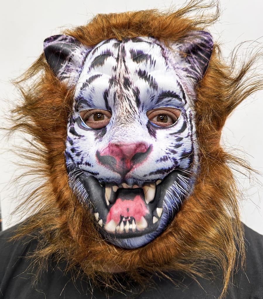 NessiWorld KahverengiSaçlıDişliKurtMaskesiKöpekMaskesiMegaPeluş12No