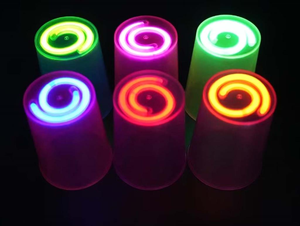 Nessiworld Karanlıkta Yanan Gece Işığı Mega Glow Bardaklar 8 Adet 8.5 x 10.5 cm