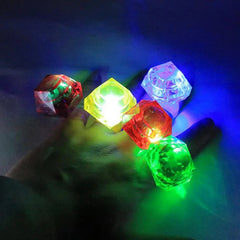 Nessiworld Crystal Design LED Glow Light 3 Modes Anneau Vert 3,5 x 5 cm