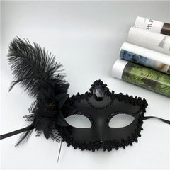 Masque vénitien Nessiworld noir mat avec plumes latérales et roses pour fête, bal de promo, 40 x 56 cm